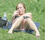 Upskirts Of Girls in the Park - /NN/ Picture Gallery - Voyeu